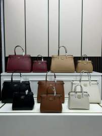 Picture of Valentino Handbags _SKUfw191451569fw